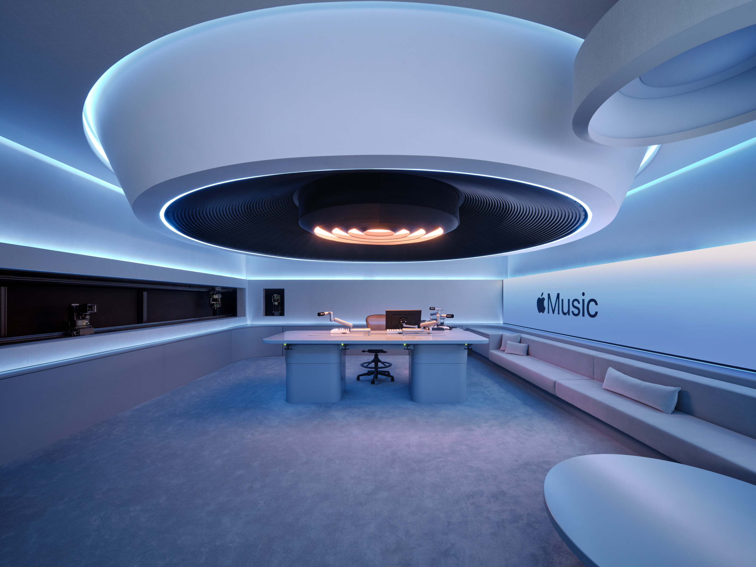 Radio studio, Apple Music LA