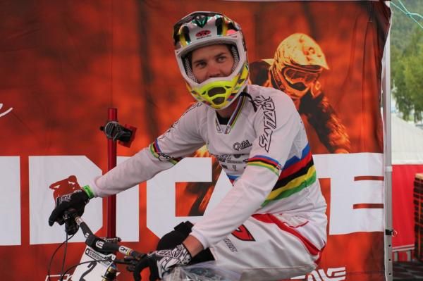 Greg Minnaar (Santa Cruz Syndicate) in his new rainbow striped jersey