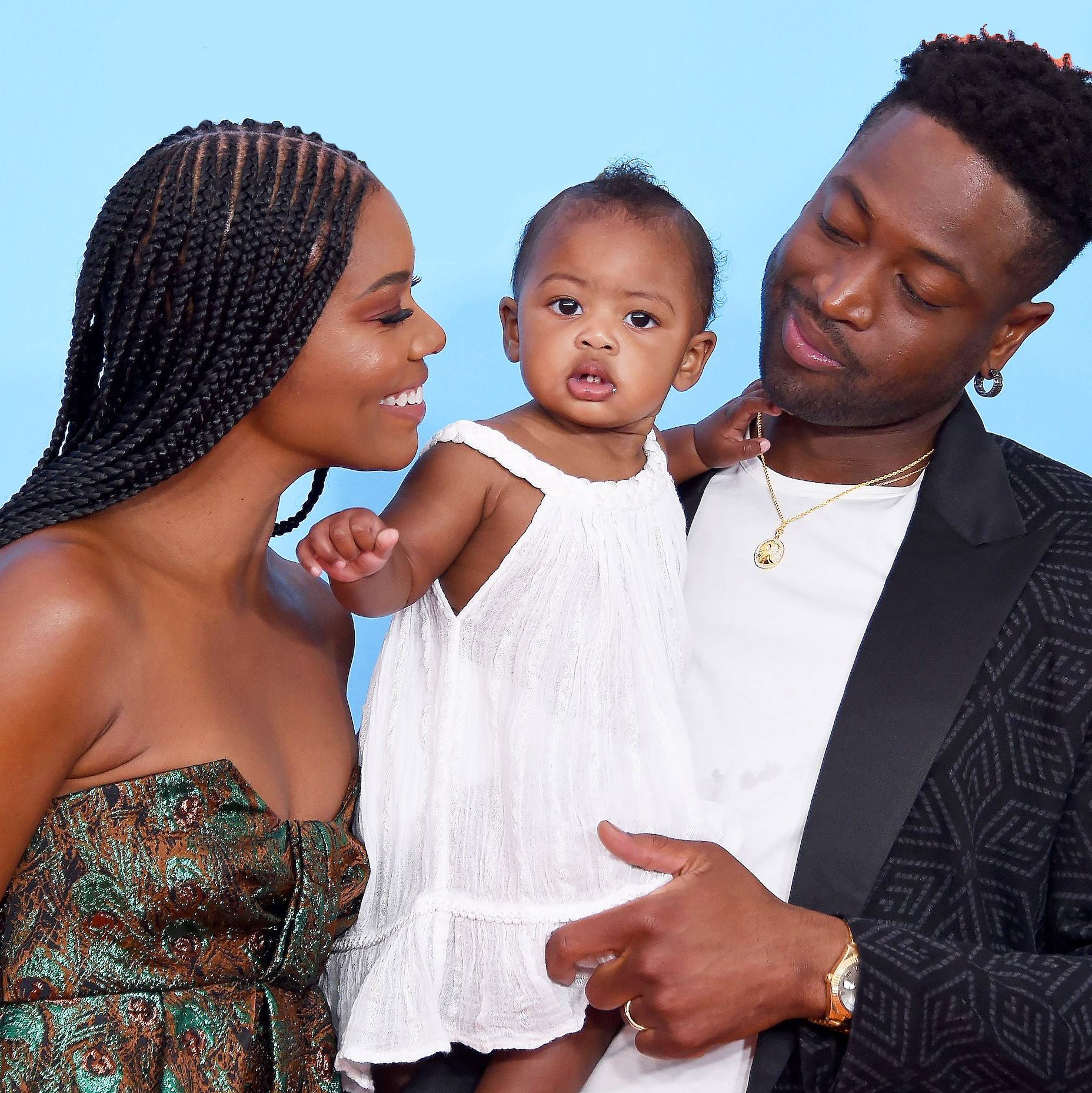 Gabrielle Union Dwyane Wade And Kaavia Took An Adorable Photo Marie Claire