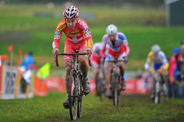 Swiss champion Arnaud Grand (Telenet-Fidea) grinds through the mud.