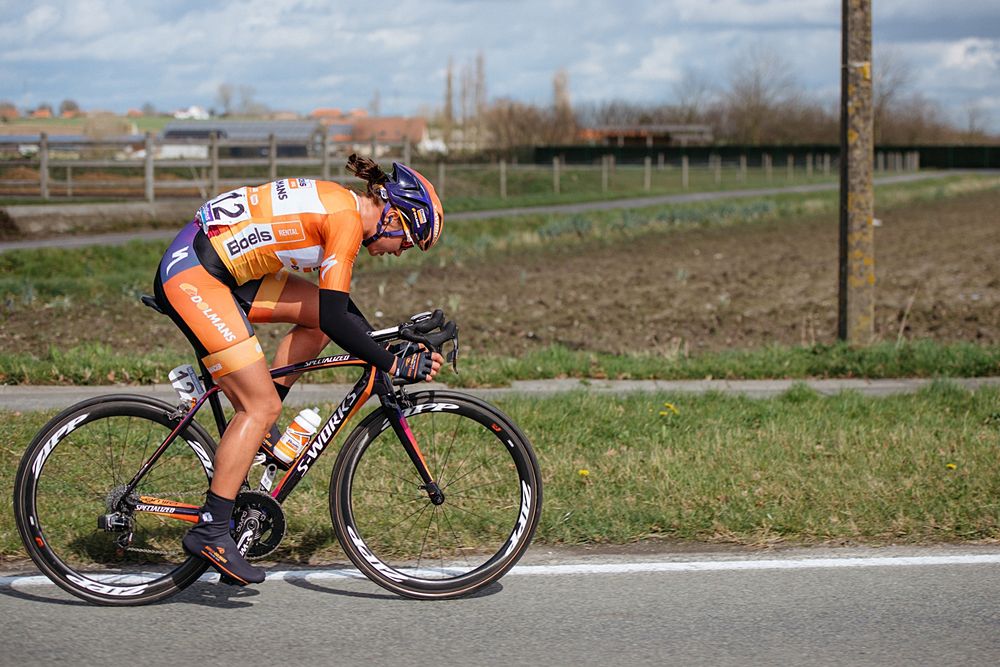 Chantal Blaak's lead is growing. Gaining over a minute on the best of the rest - Women's Gent Wevelgem 2016