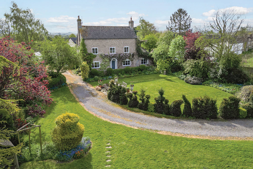 Riverside property for sale: Lock House, Framilode, Gloucestershire.