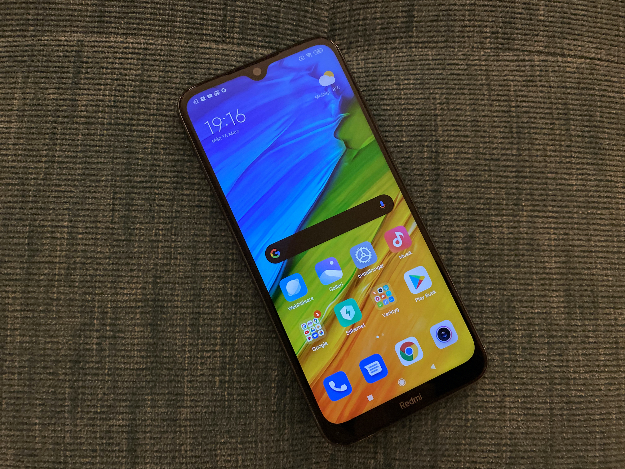 Bortsett fr&amp;aring;n avsaknaden av tr&amp;aring;dl&amp;ouml;s laddning s&amp;aring; imponerar batteriet, och hade s&amp;aring; gjort &amp;auml;ven om telefonen kostat mer.