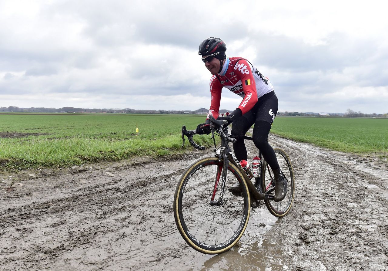 Jelle Wallays (Lotto Soudal) seems to enjoy the mud