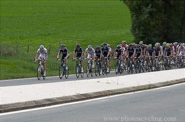 Team Sky go to work.