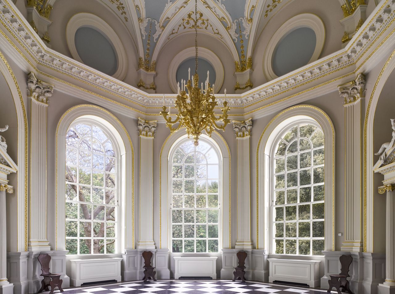 The Orleans House Octagon, Twickenham, London, TW1. A property of the Borough of Richmond upon Thames. FIGRE 1. The interior of the newly restored Octagon, looking towards the Thames.