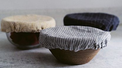 Bowls with bowl covers