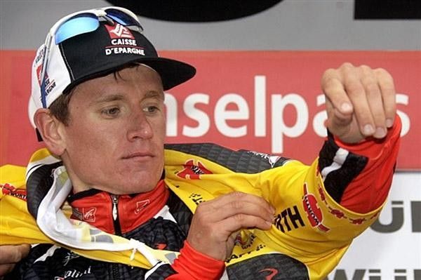 Vladimir Efimkin (Caisse d'Epargne) gets his second yellow jersey