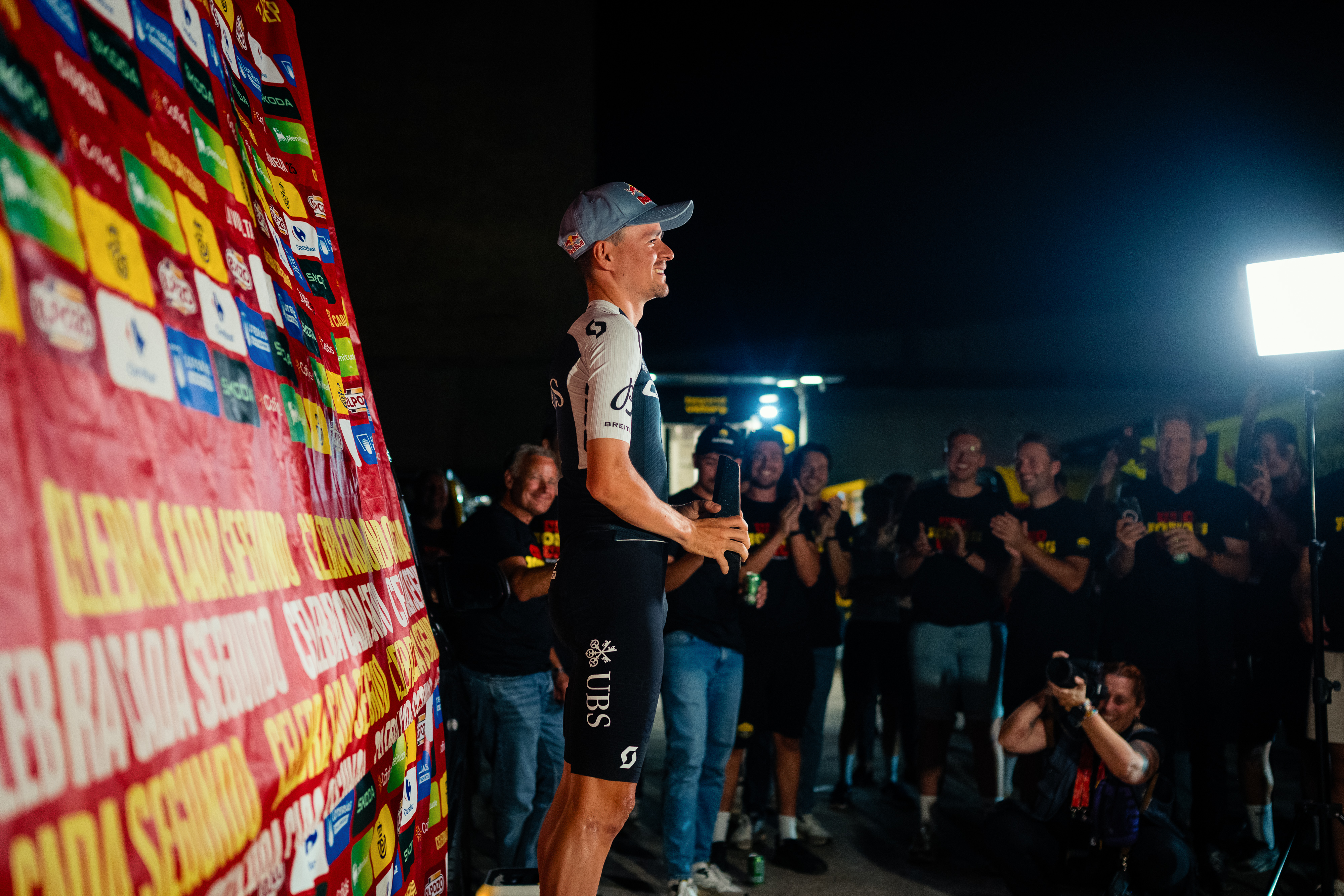 Tom Pidcock on the podium of the 2025 Vuelta a España