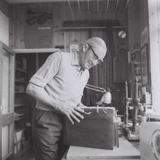 A black and white photograph of the book binder Roger Powell
