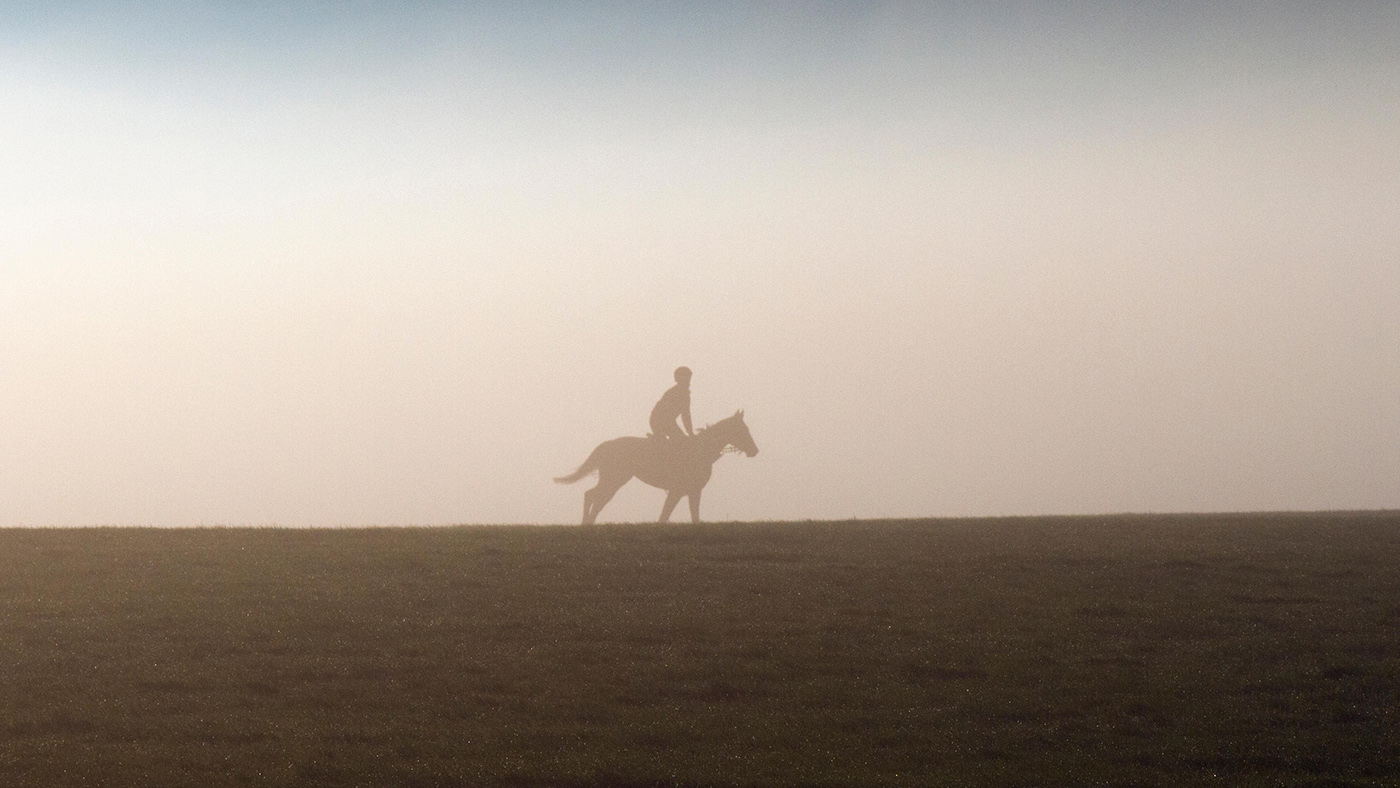 DM396R Middleham, Yorkshire, UK. 11th December 2013. Early morning Uk Weather with Uk Weather Fog &amp; Inversion Layer over Middleham Gallops, North Yorkshire Dales. Middleham now boasts its own grass and all-weather gallops on the Low and High Moors. Middleham is established as a leading training centre in the UK where fifteen trainers are based. The facilities and layout have continued to improve allowing trainers to send out fit and competitive athletes and have been rewarded with further success at the top level. &copy; Mar Photographics/Alamy Live