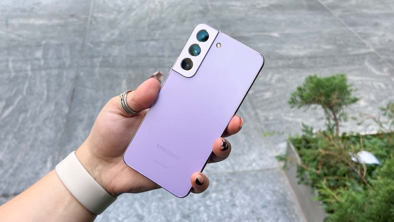 galaxy s22 in bora purple