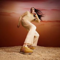 Young woman wearing FitFlop