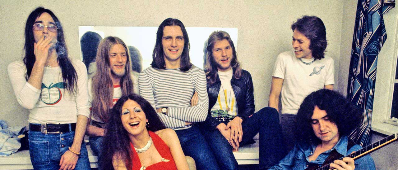 Vinegar Joe backstage at the The Civic Centre, Aylesbury, December 1972