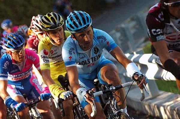 Davide Rebellin (Gerolsteiner) Riccardo Ricc&ograve; (Saunier Duval-Prodir) and Damiano Cunego (Lampre-Fondital) ride in the lead group.