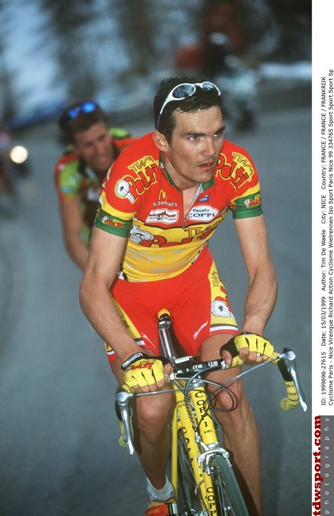 Richard Virenque attacks in Polti colours.