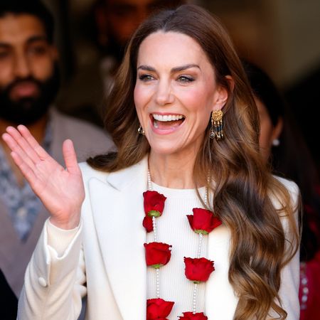 Princess Kate wearing a rose garland necklace and waving