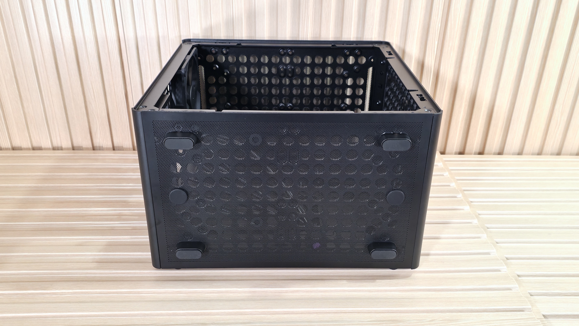 Cooler Master Q300L V3 - Case outside