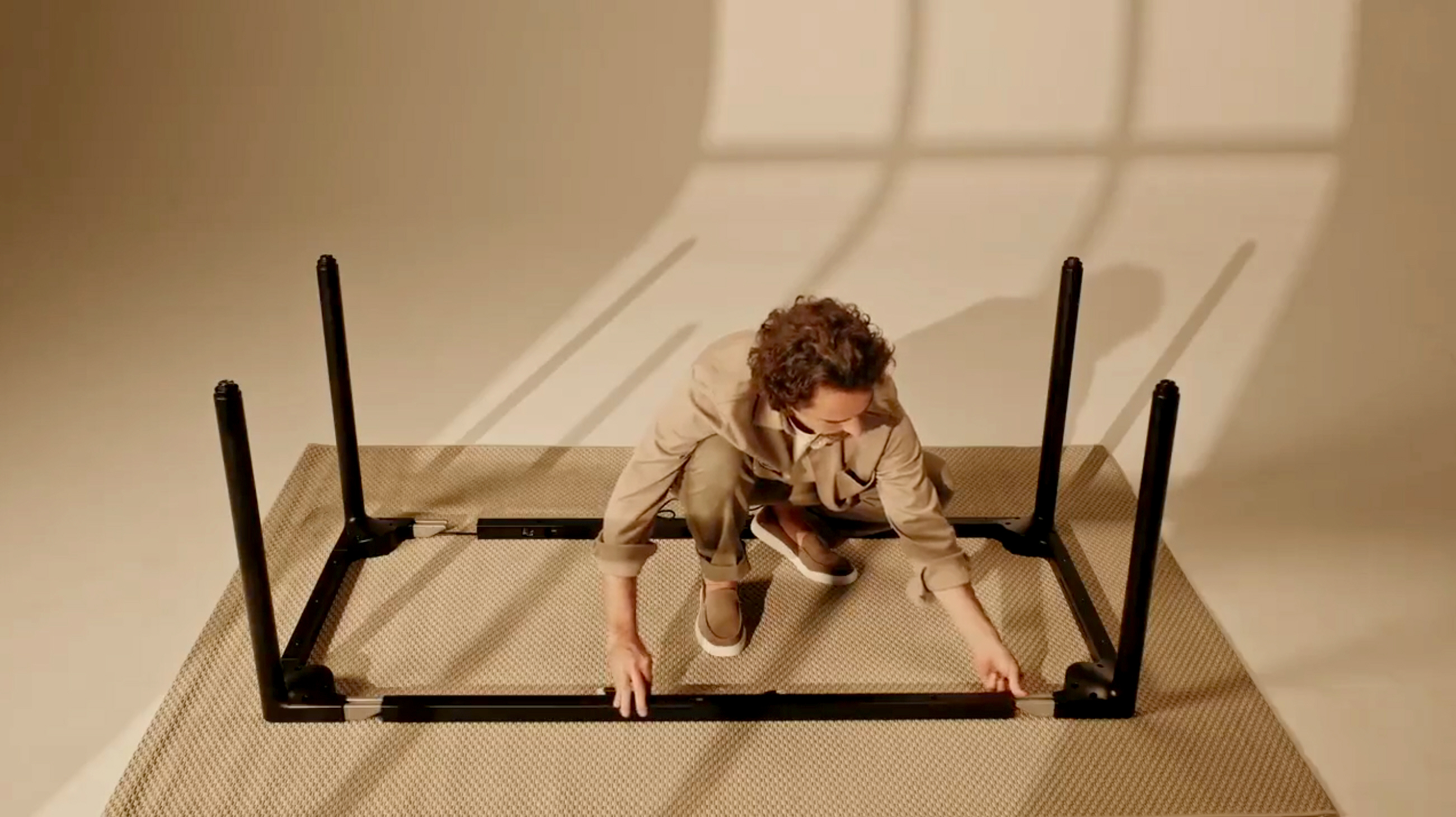 Standing desk assembly