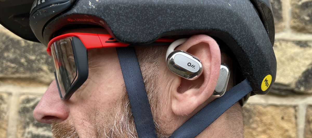 Oladance Wearables on ear