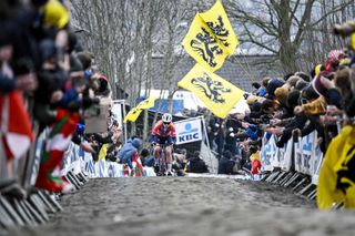 Lotte Kopecky on the Oude Kwaremont at the Tour of Flanders 2023