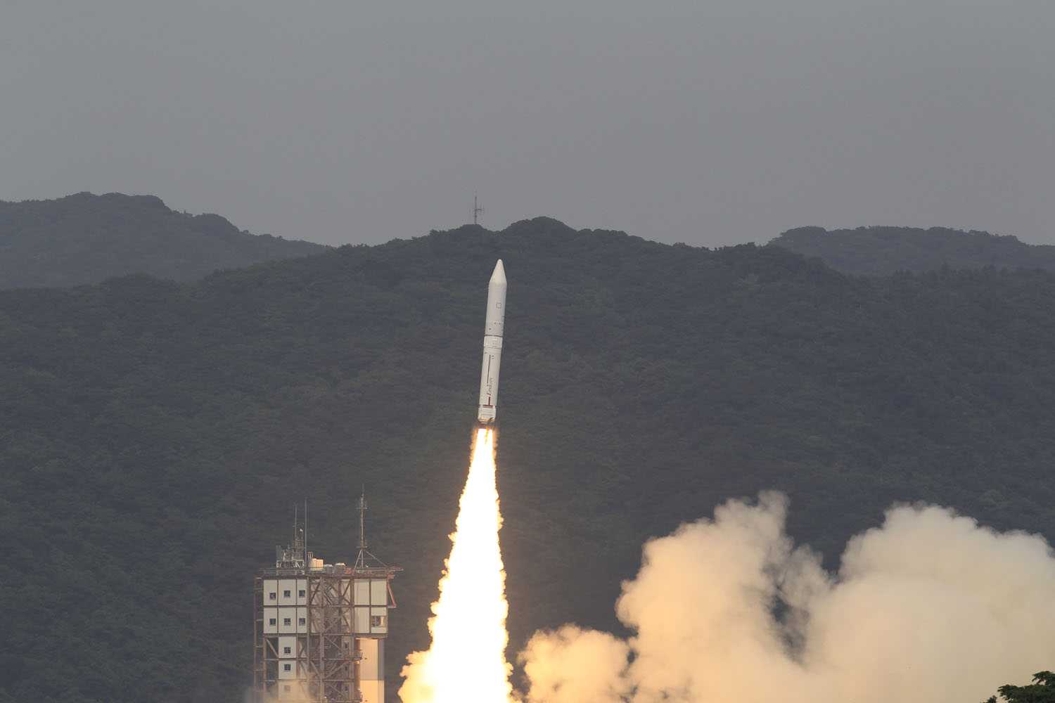 Japan&#039;s new Epsilon rocket launches on its debut mission from Uchinoura Space Center on Sept. 14, 2013 carrying the SPRINT-A (Hisaki) space telescope.