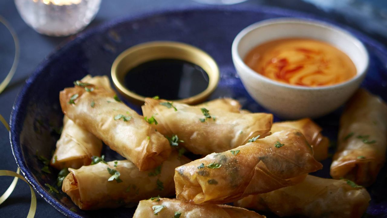 Chicken and sriracha spring rolls recipe