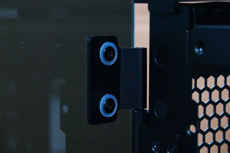 A closer look at the hinge