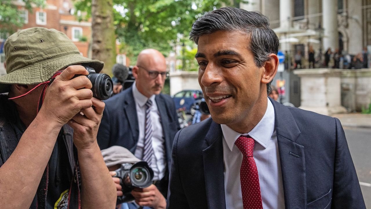 Rishi Sunak arrives at a hustings event 