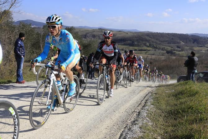 Cancellara bides his time in the strade bianche