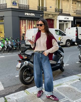 Influencer wearing chic sneaker outfit