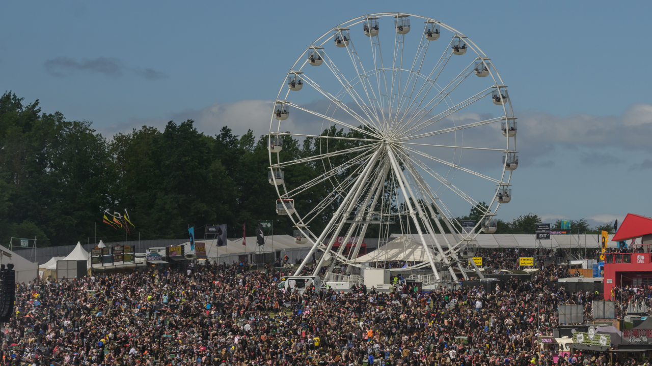 Ferris wheel and crowd at Download festival 2026
