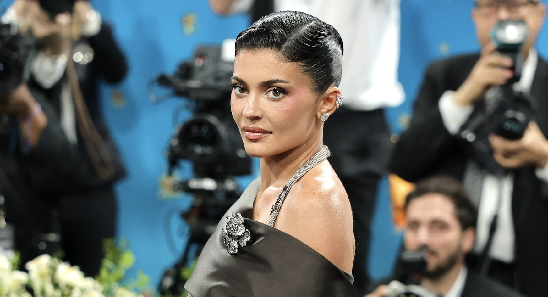 kylie jenner wears a corset dress on the met gala red carpet 2025