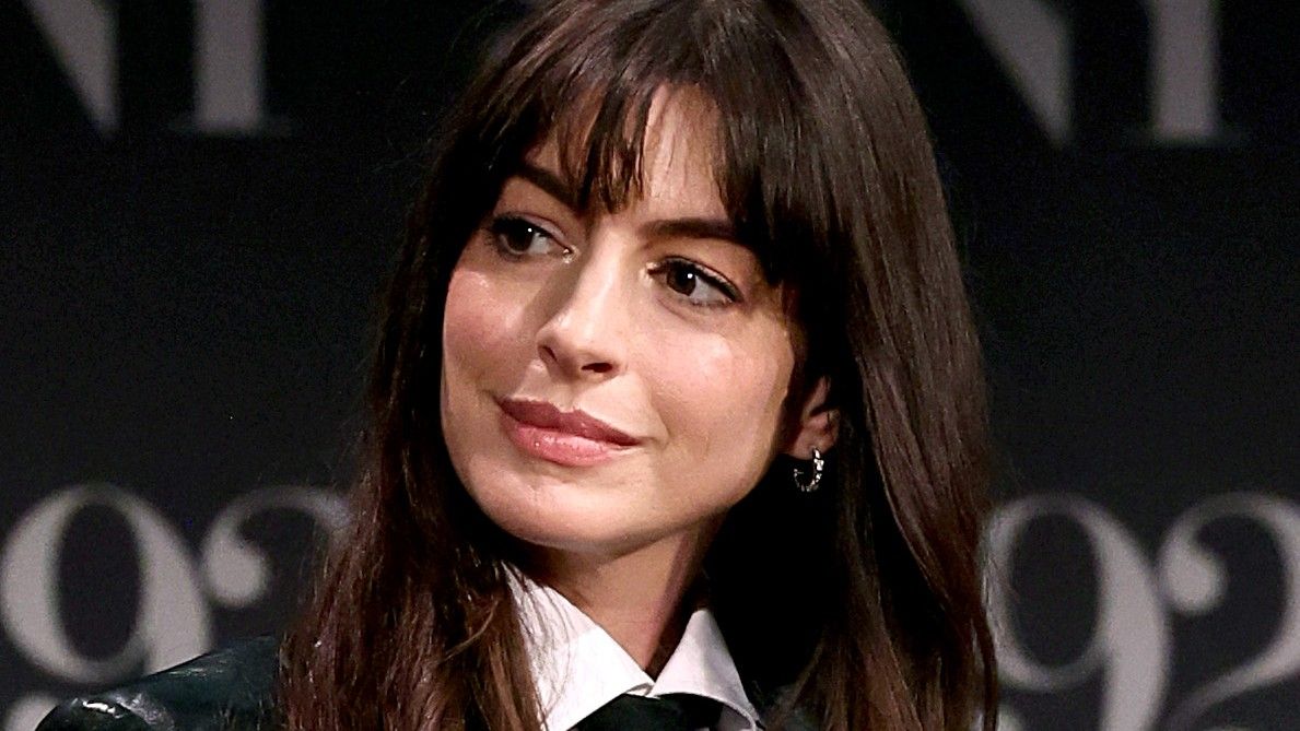 Anne Hathaway Says That She Stopped Getting Sent Romantic Scripts As She Neared Turning 40 - Vimarsana News