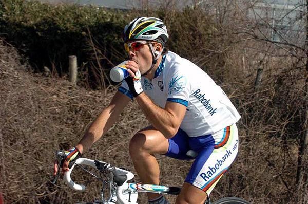 Oscar Freire takes a drink