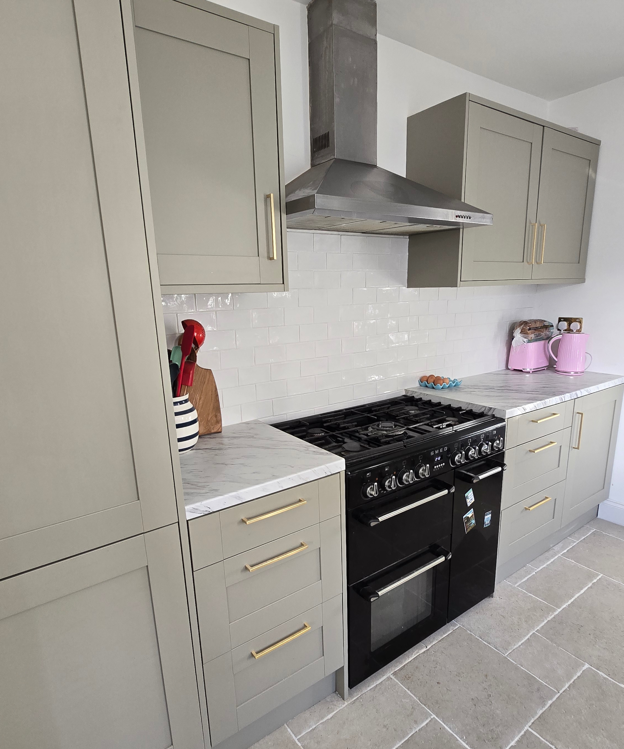 Wickes Ohio kitchen in green with marble look worktop