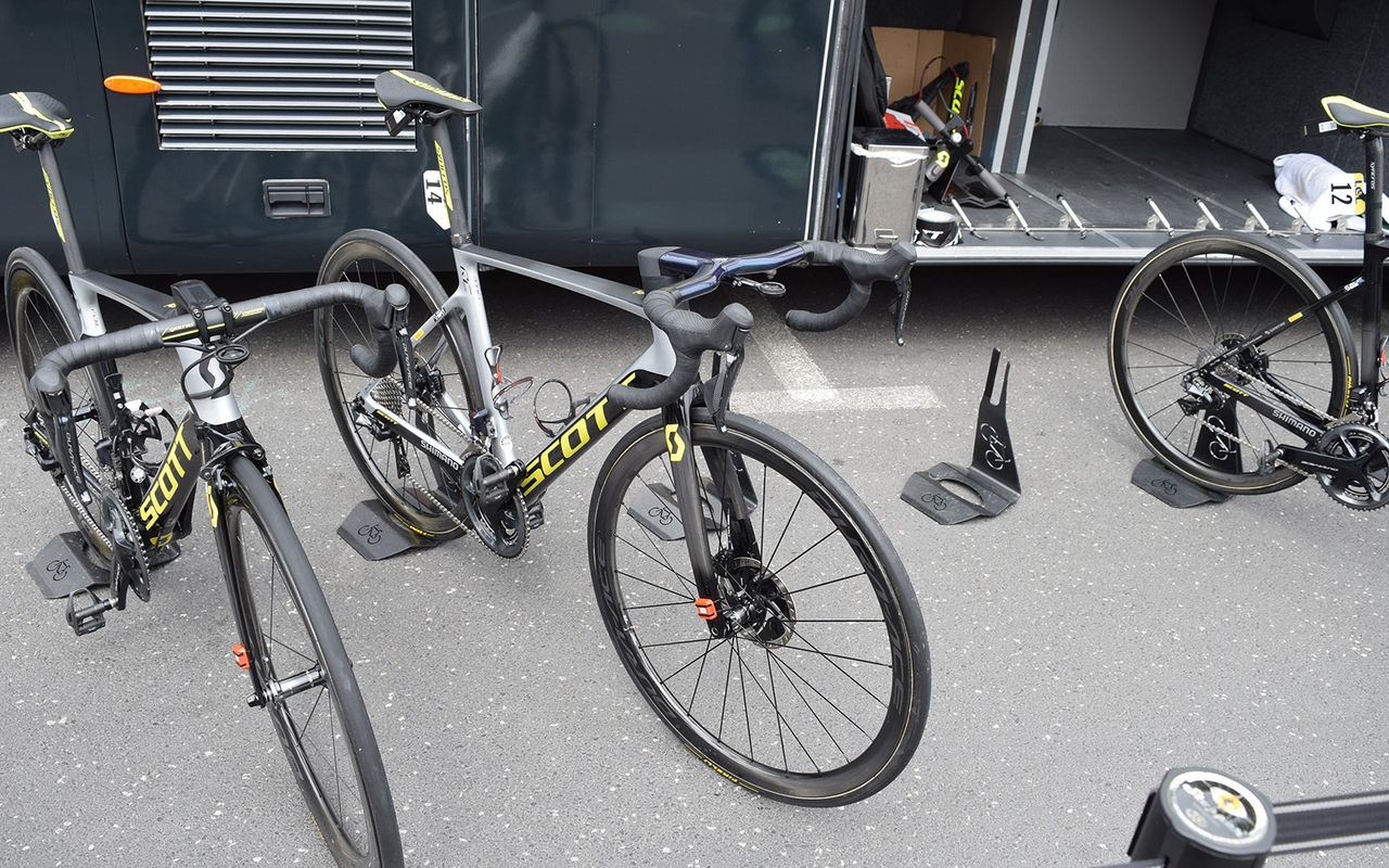 Daryl Impey was also on the new bike, with Addict RC decals overlaid onto the black and silver paint design