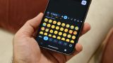 Old Android emojis on a Google Pixel phone