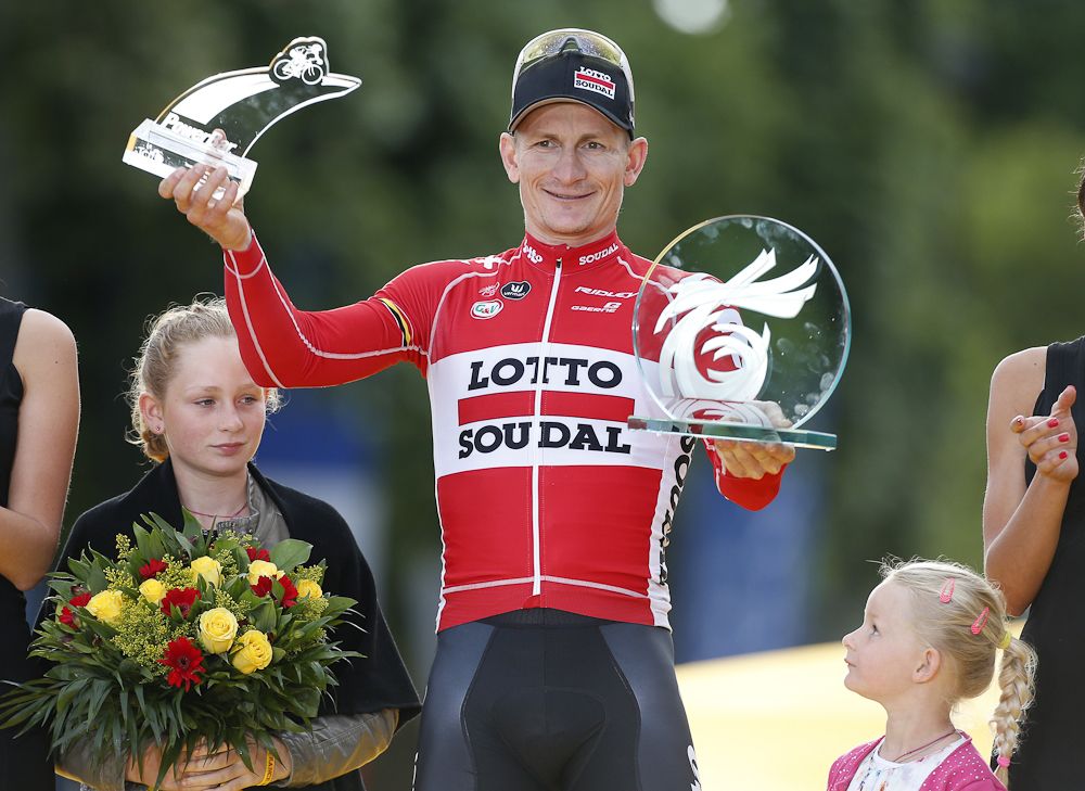 Andre Greipel celebrates with his daughters winning stage 21 of the 2015 Tour de France