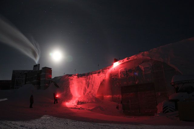 In Antarctica a supermoon lights up the South Pole.