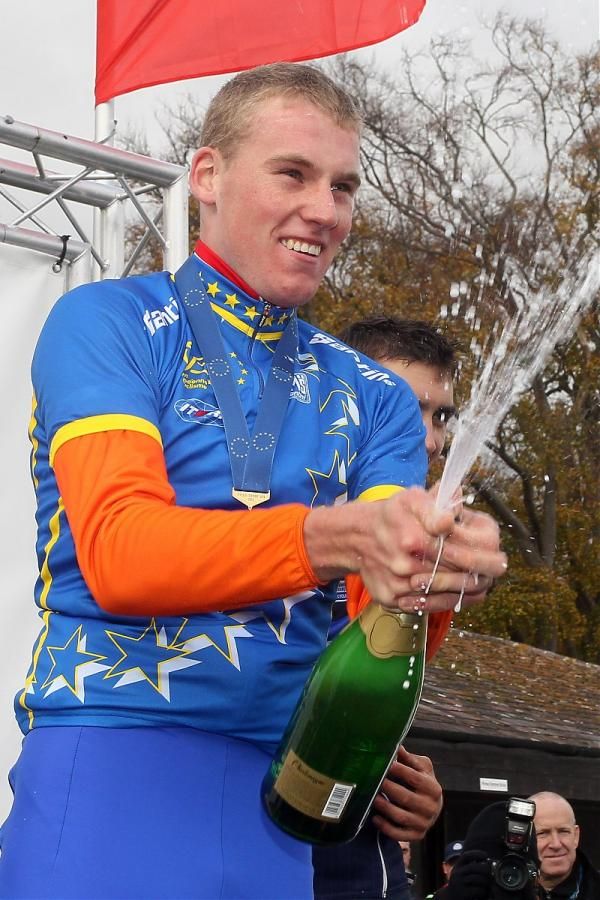 U23 European 'cross champion Mike Teunissen (Netherlands) uncorks the bubbly