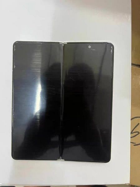 A look at the Galaxy Z Fold 5's dummy units external display.