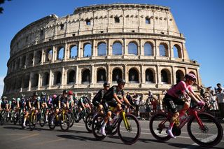 Giro d'Italia stage 21 LIVE: Riders enters the circuit around Rome as pace rises 