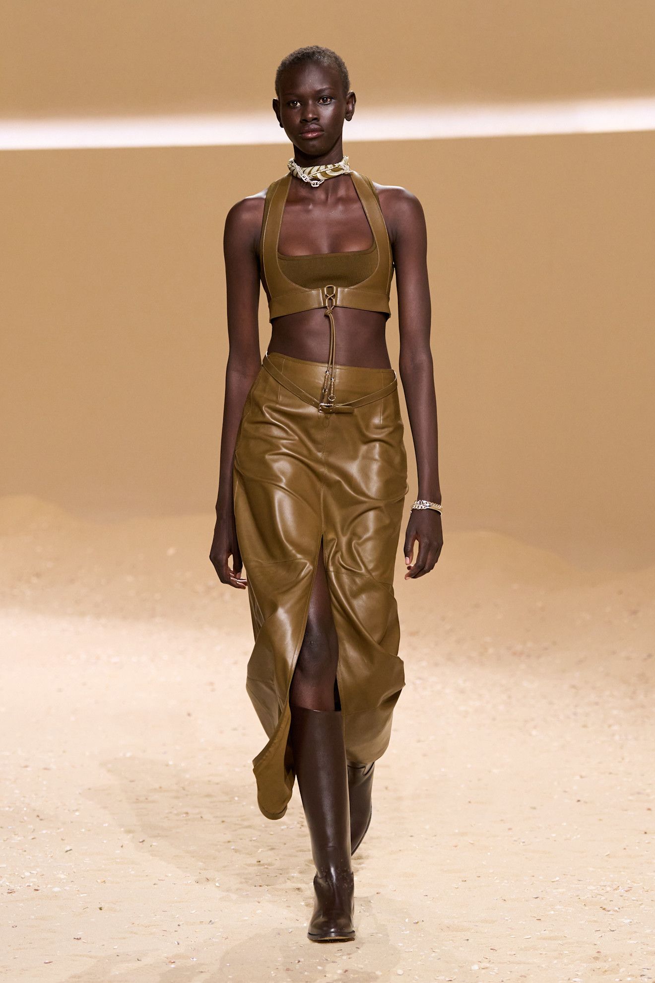 A model walks the Hermès spring 2026 runway show in paris.