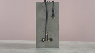 Master & Dynamic ME05