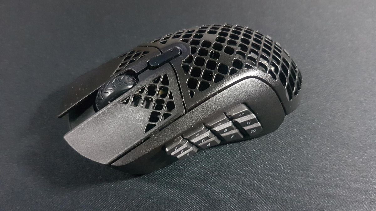 SteelSeries Aerox 9 Wireless Review: More buttons - less weight