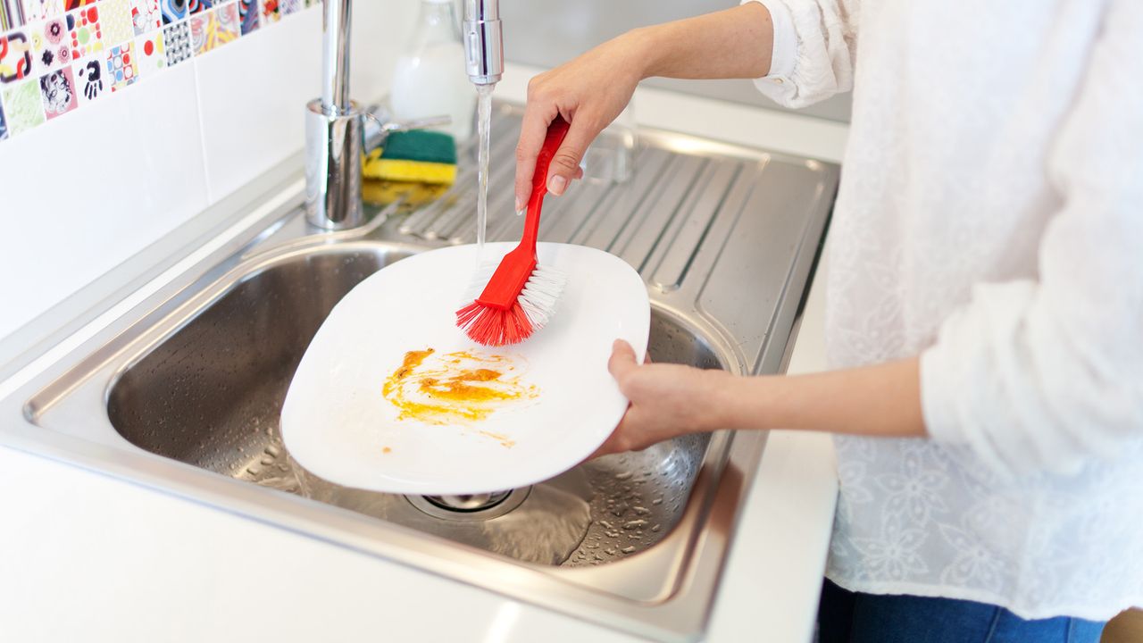 Should you pre-rinse dishes before using your…