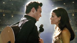 Johnny Cash and June Carter in Walk the Line on stage played by Reese Witherspoon and Joaquin Phoenix