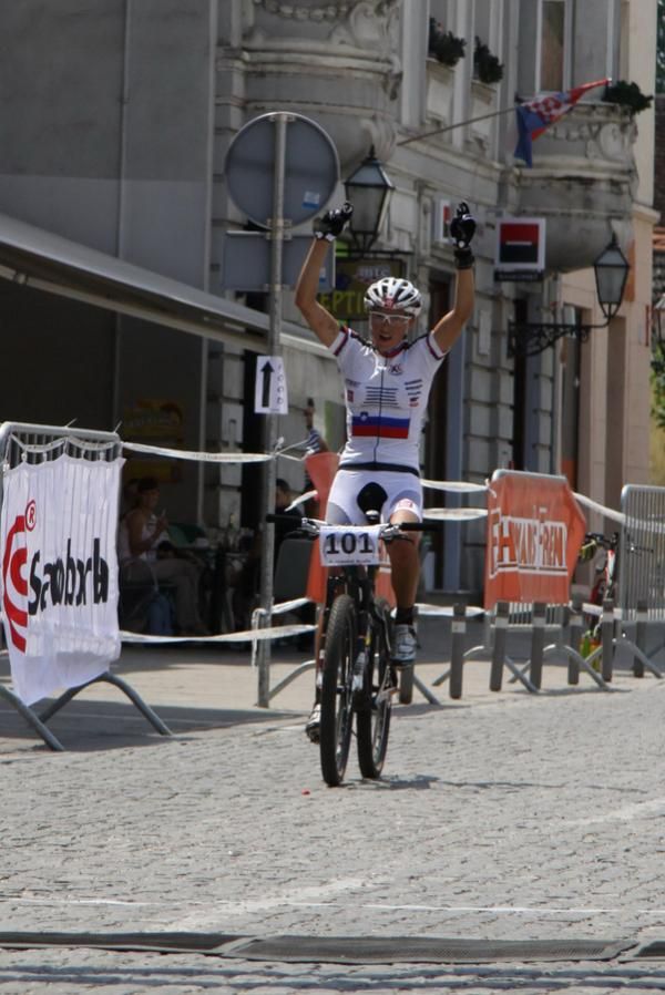 Blaža Klemenčić (Felt Otztal X-Bionic Team) wins the women's race.
