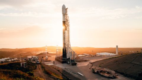 Out Of The Fog: Amazing SpaceX Launch Photos Of Canada's Radarsat ...